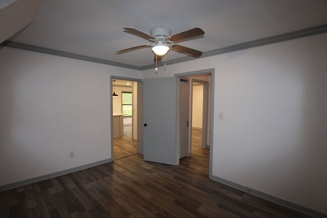 Building Photo - Coming Soon! Updated 3 Bed 2 Bath Rental! ...