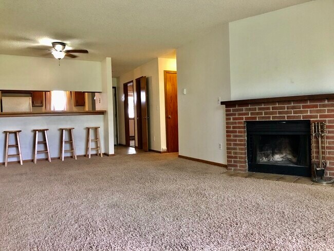 Building Photo - Beautiful Condo in Aspen Village