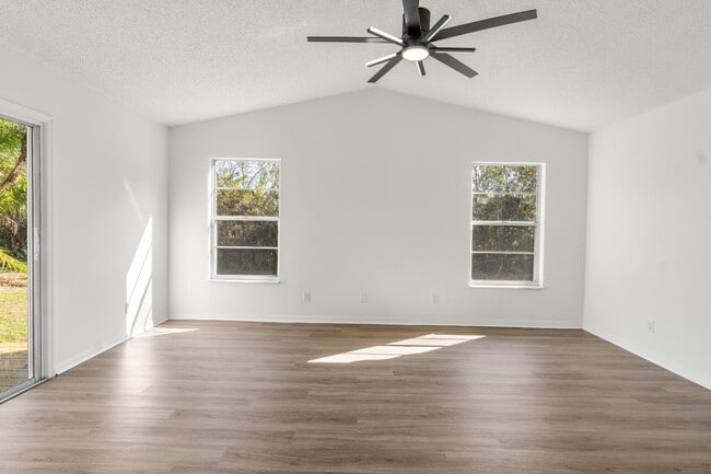 Building Photo - 1816 14th Ave SW