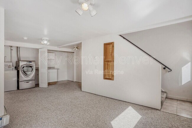 Building Photo - 990 Beech St