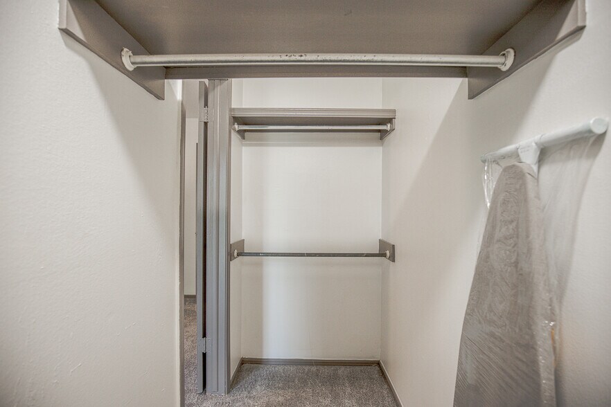 Building Photo - 6711 S Richmond Ave