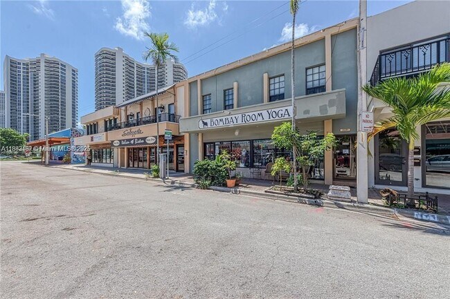 Building Photo - 3356 NE 33rd St