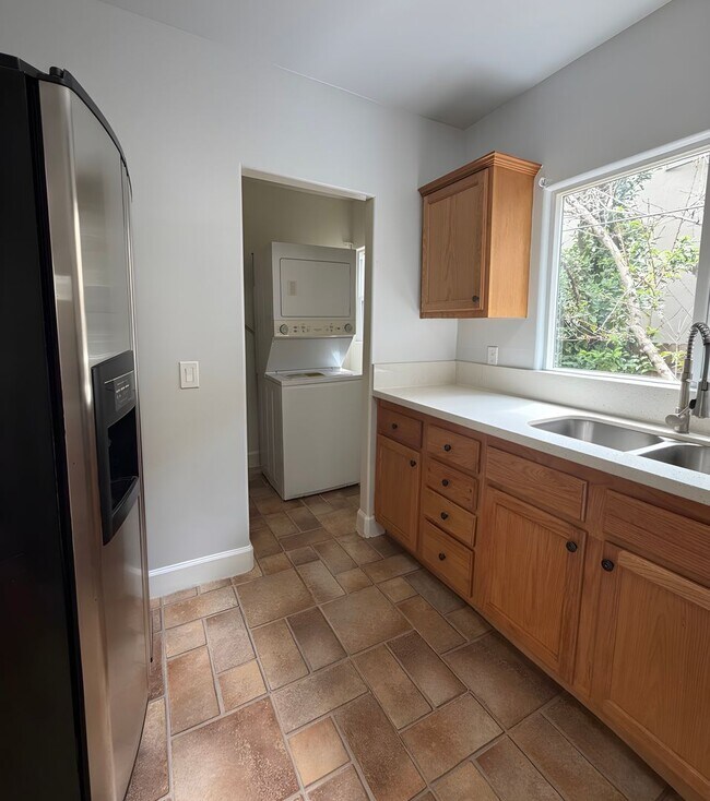 Building Photo - Luxuriously Renovated Bungalow Style 1 Bed / 1 Bath Apartment ~ Comes with Appliances, Parking, W...