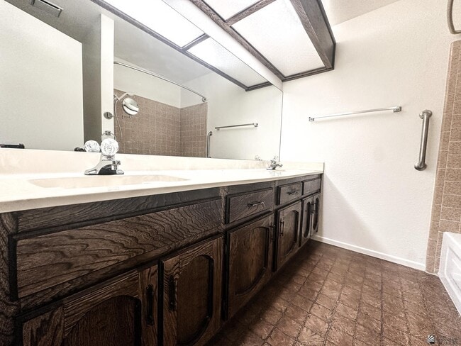 Building Photo - 10476 S Del Montes