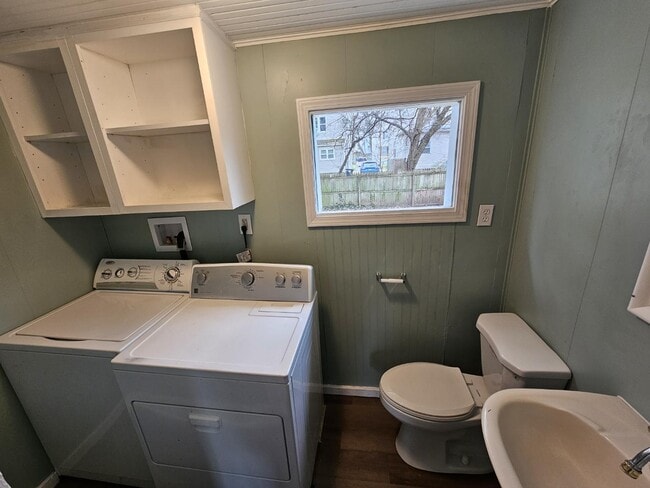 Building Photo - 442 Matthews St