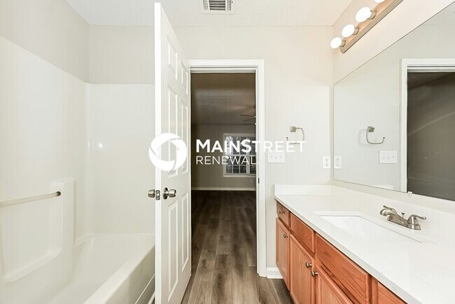 Building Photo - 3 Bedroom Pet-Friendly Home in COVINGTON, GA with Main Street Renewal