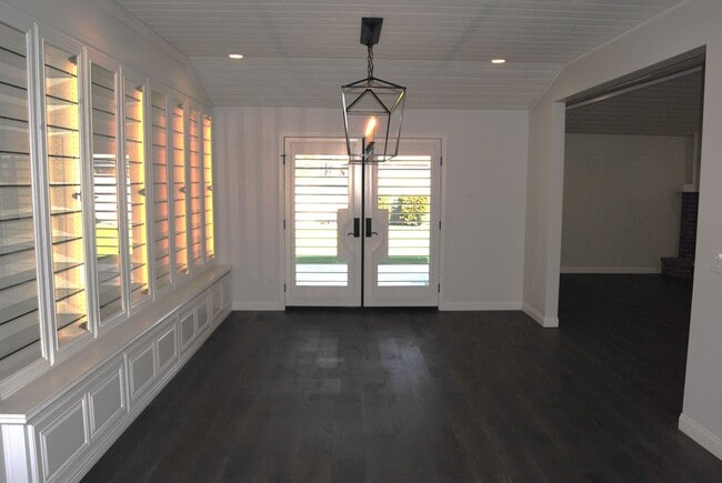 Building Photo - 7112 Darrin Ave