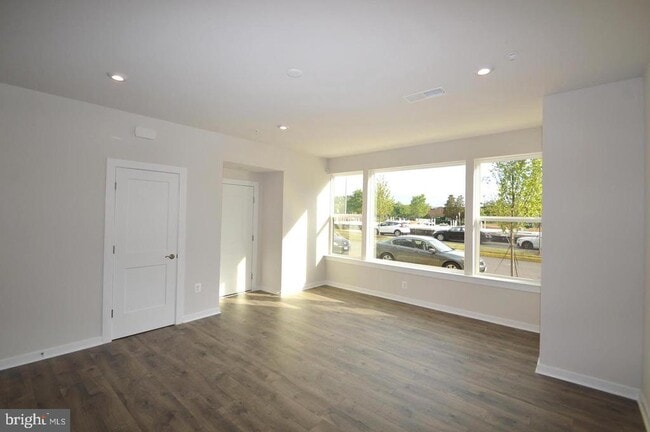 Building Photo - 13518 Sayward Blvd