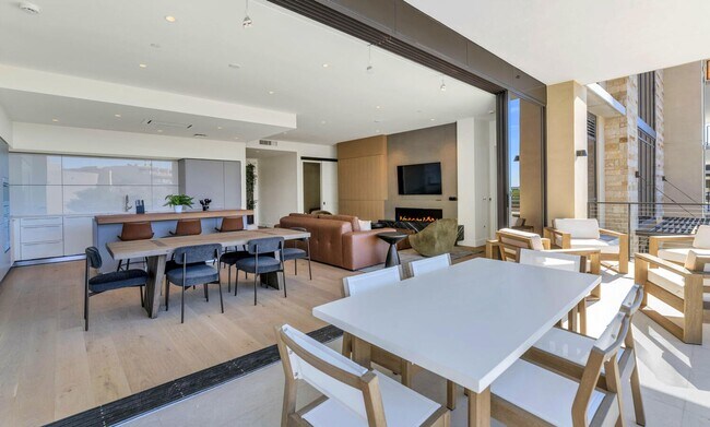 Building Photo - 4849 N Camelback Rdg Dr