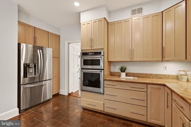 Building Photo - 5430 Chevy Chase Pkwy NW