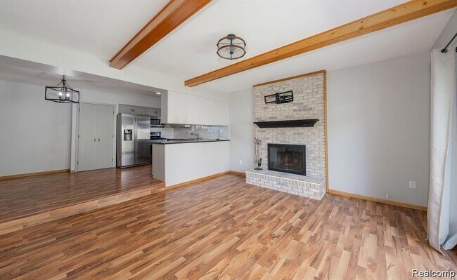 Building Photo - 41415 Harvard Dr