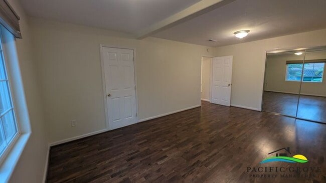 Building Photo - Bright and Roomy 2 Bedroom 2 Bathroom Home