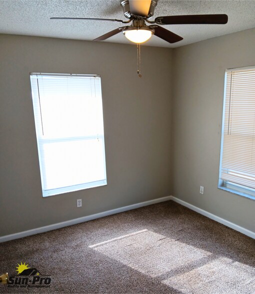 Building Photo - 2735 Fern Palm Dr