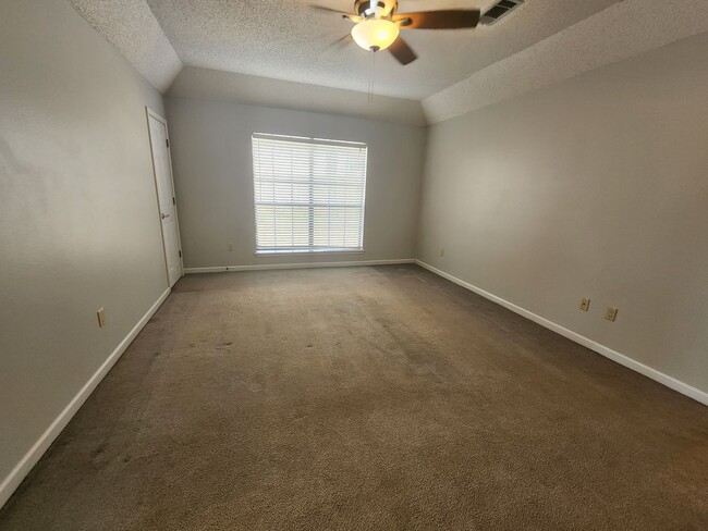 Building Photo - 2511 Eagle Run