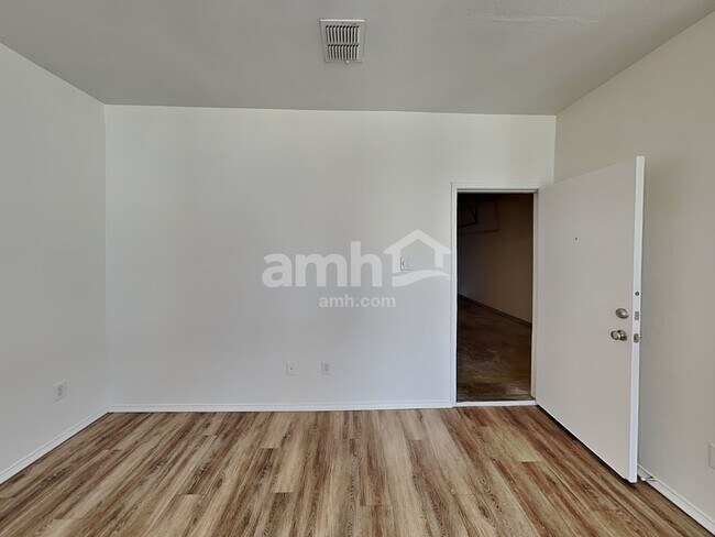 Building Photo - 1224 Riverside Rd