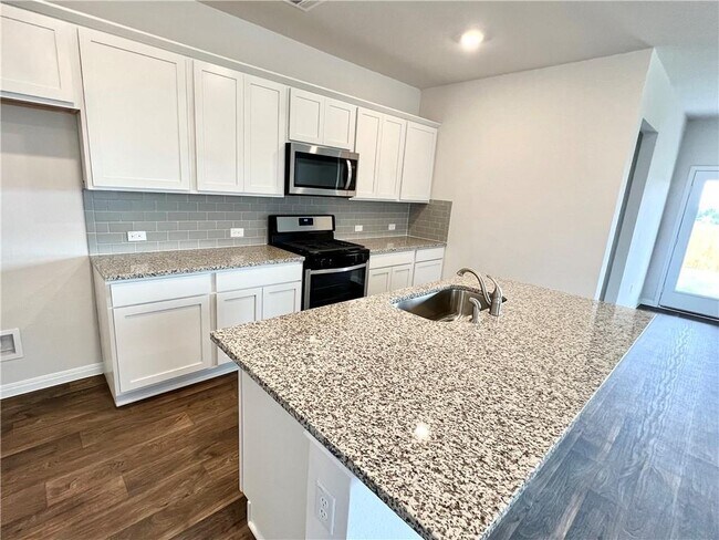 Building Photo - 105 Brody Ln