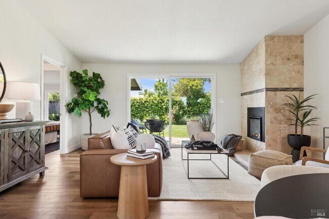 Building Photo - 53 Labrea Way