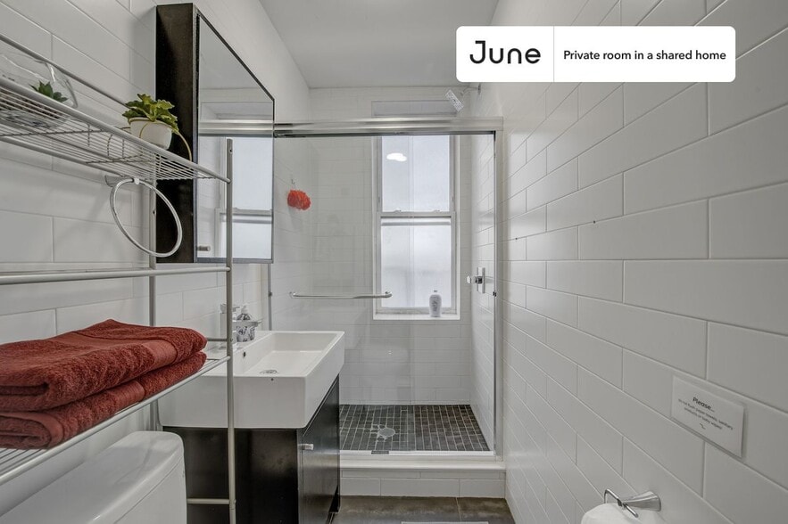 Building Photo - Eclectic ROOM at The Woodbine House