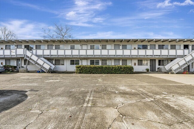 Building Photo - 2nd Floor 1Bed/1Ba Unit in El Cerrito - Remodeled and Comes with 1 Car Parking Space