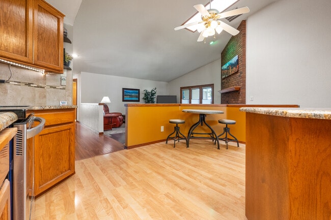 Building Photo - 10490 W Wildrose Ct