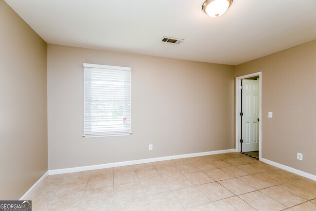 Building Photo - 1561 Rose Garden Ln