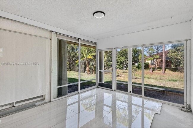 Building Photo - 1833 SW Bellevue Ave