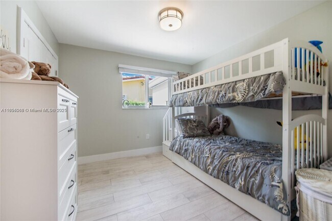 Building Photo - 6560 SW 26th St