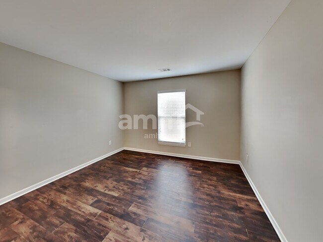 Building Photo - 804 Commerce Trl