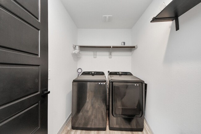 Building Photo - 202 Serena Pk Ln