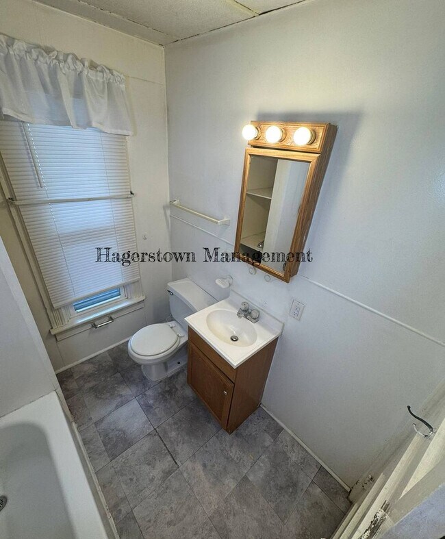 Building Photo - Duplex on Pennsylvania Ave