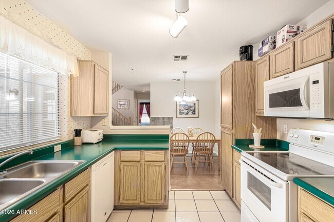 Building Photo - 1633 E Lakeside Dr
