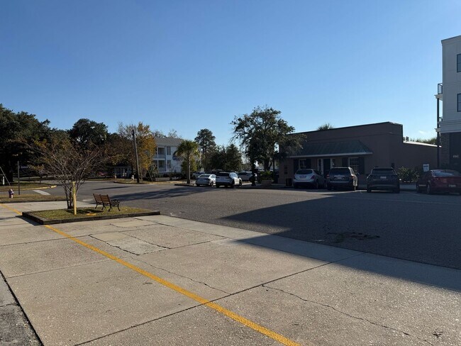 Building Photo - 602 Front St