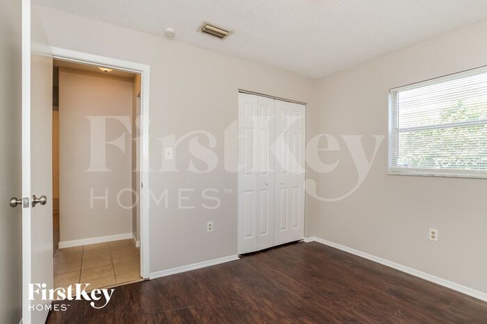 Building Photo - 705 Vincent Dr