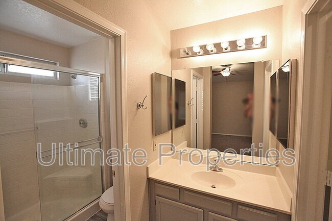 Building Photo - 7135 W Via De Luna Dr