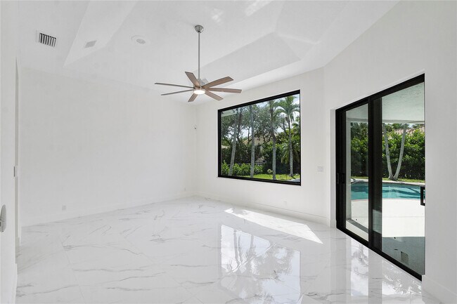 Building Photo - 410 Sabal Way
