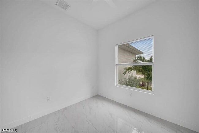 Building Photo - 438 Poplar St