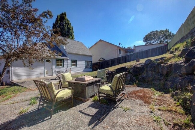 Building Photo - Charming 2 Bed | 2 Bath Country Charmer