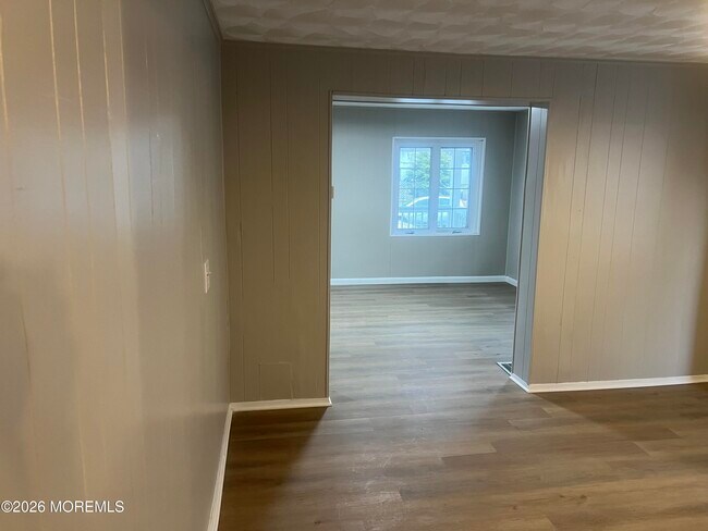 Building Photo - 133 Leonard Ave