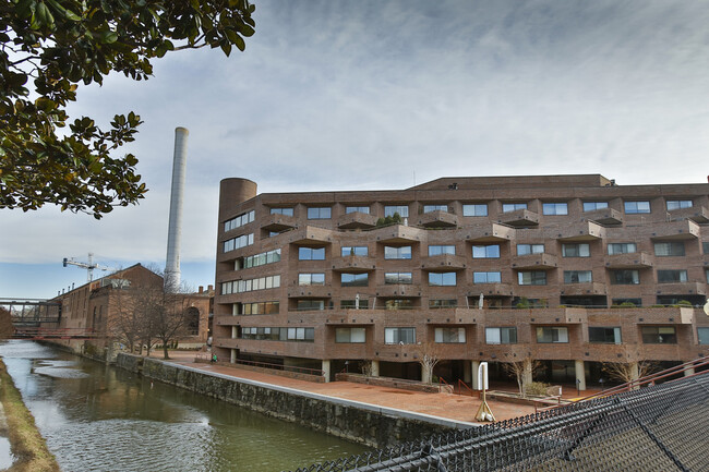 Primary Photo - Contemporary 2 Bed 2.5 Bath Condo in Georg...