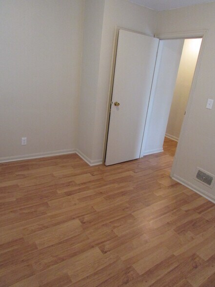 Building Photo - 2284 Hiawatha Park Dr