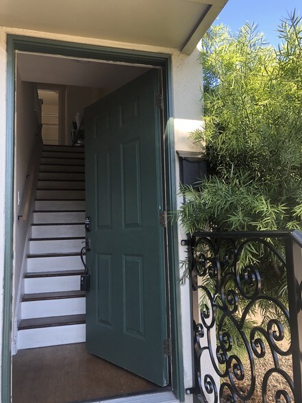 Front door entrance - 1809 Michigan Ave