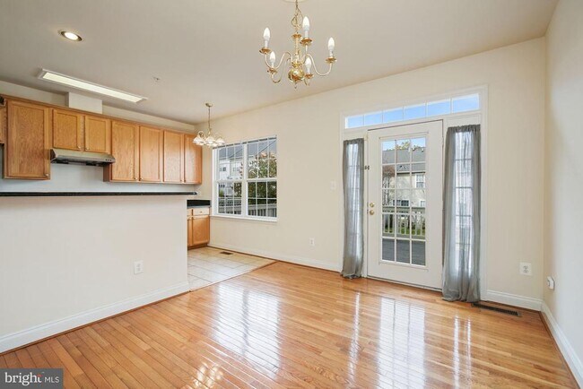 Building Photo - 207 Garden View Way