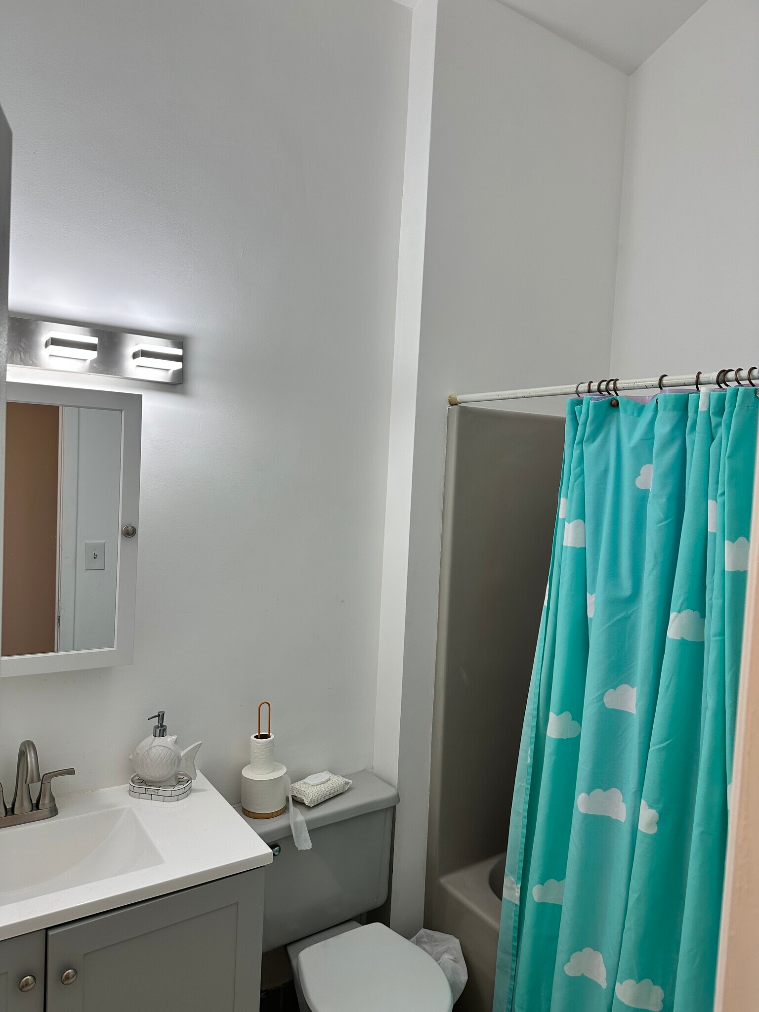 Building Photo - 14 Nagle Ln