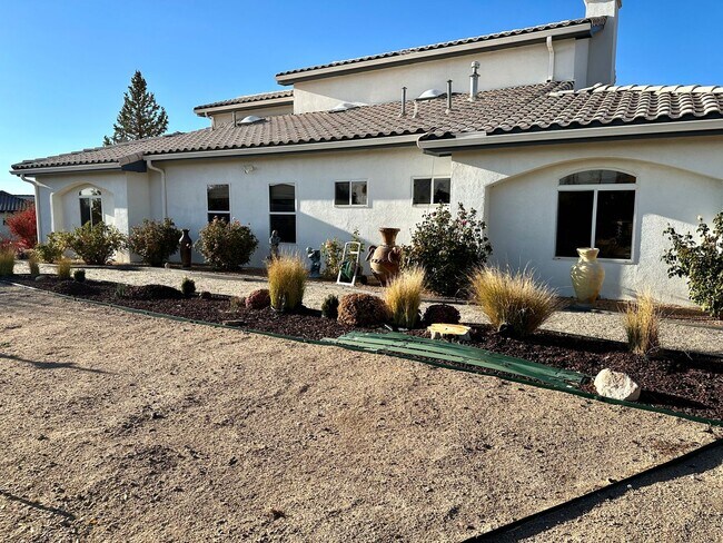 Building Photo - Move in Special Luxury 4 bedroom 4.5 bathr...