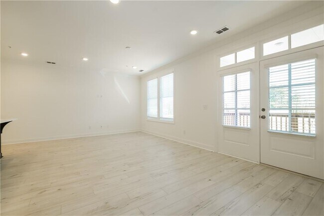 Building Photo - 514 Alice Wy