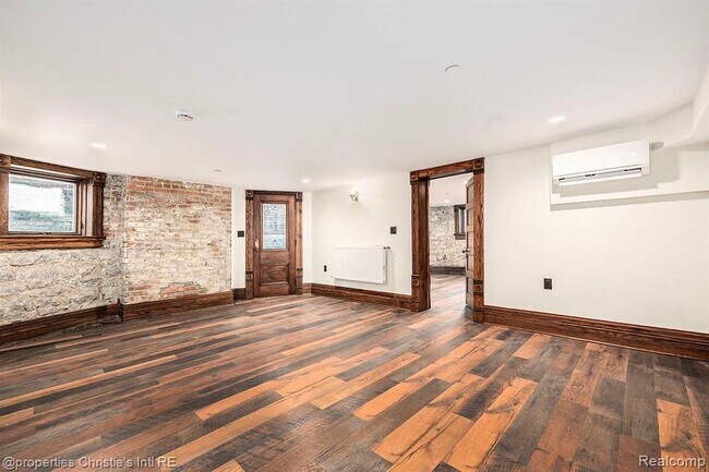 Building Photo - 701 W Canfield St