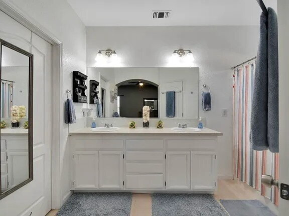 Building Photo - Home is situated in a desirable neighborhood