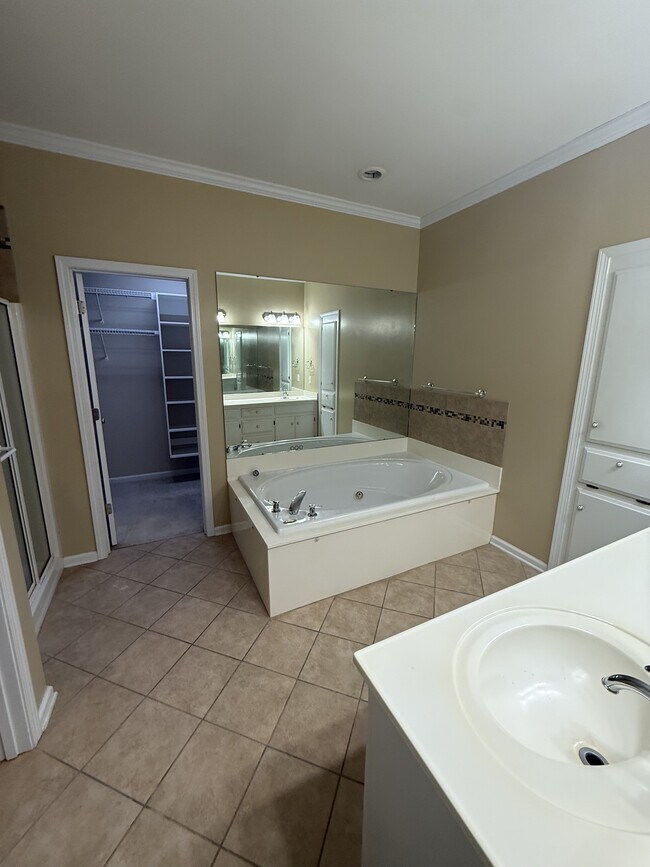 Building Photo - 125 Muirfield Ln