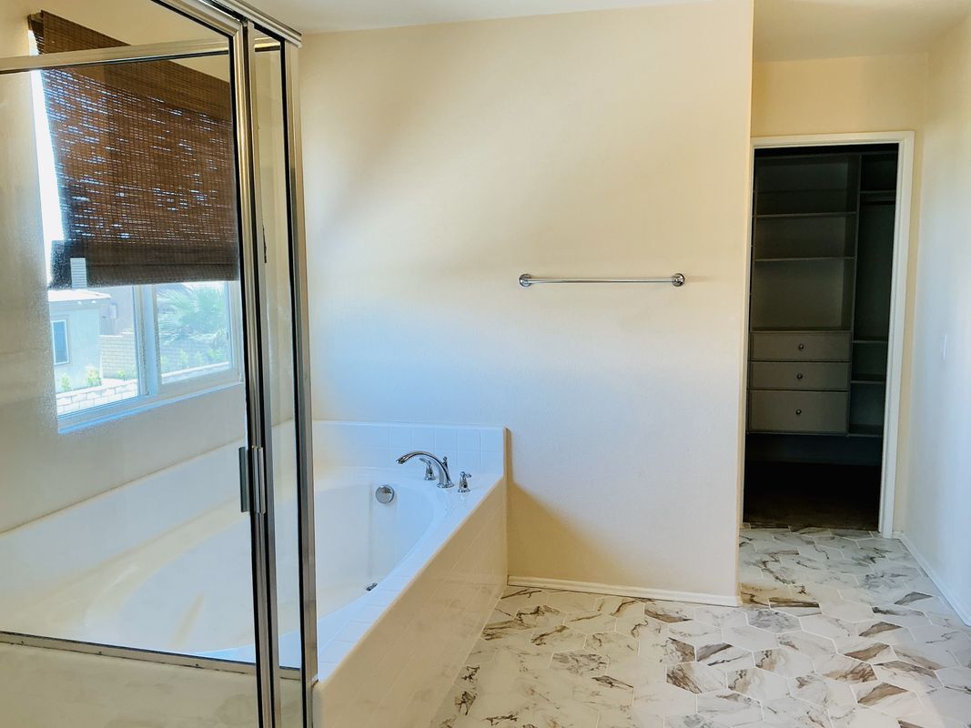 Building Photo - 43426 Lago Brezza Dr