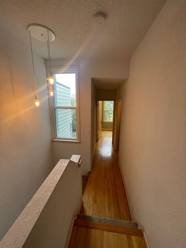 Building Photo - AVAILABLE NOW - 3 Bedroom/1.5 Bath Home wi...